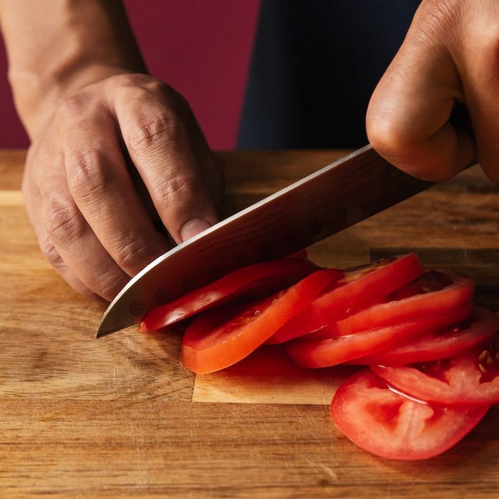 slicing tomatoes